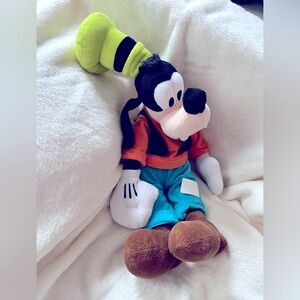 Disney Plush Goofy Stuffed Toy 17”